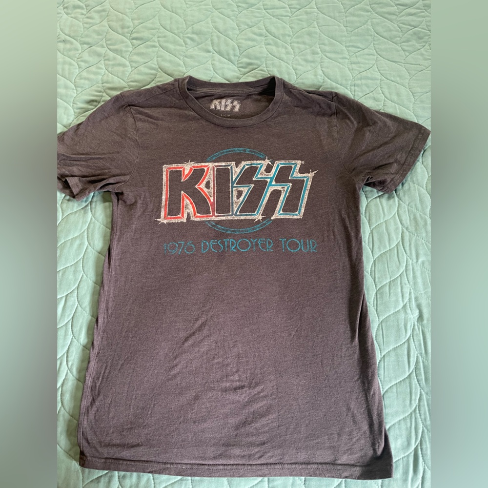 Kiss Dark Gray Logo Tee